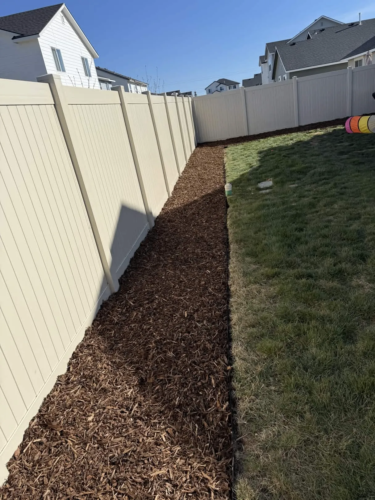 Mulch Fenceline Border